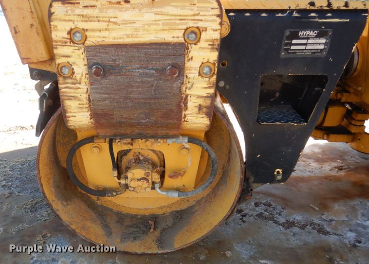 image for item HU9788 1998 Hypac C747B  vibratory double drum roller