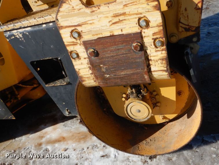 image for item HU9788 1998 Hypac C747B  vibratory double drum roller