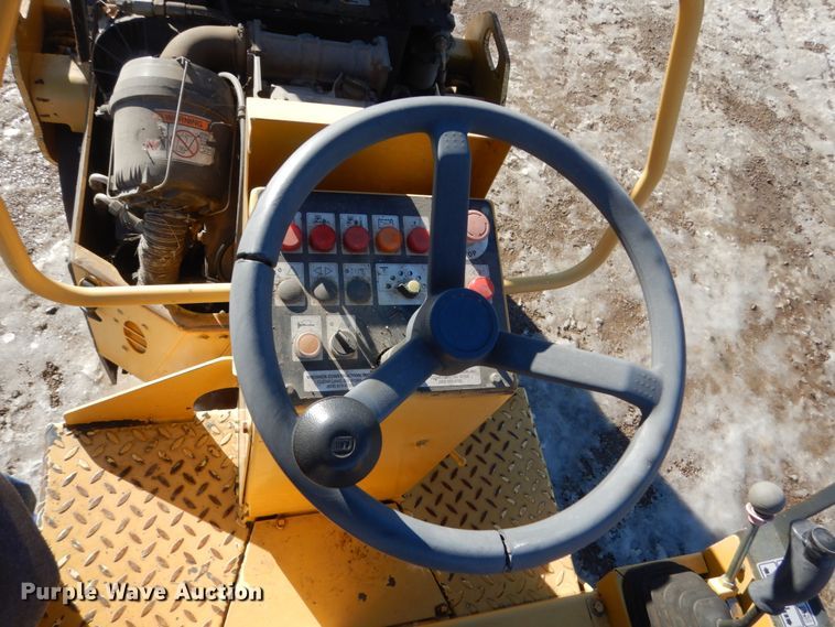 image for item HU9788 1998 Hypac C747B  vibratory double drum roller