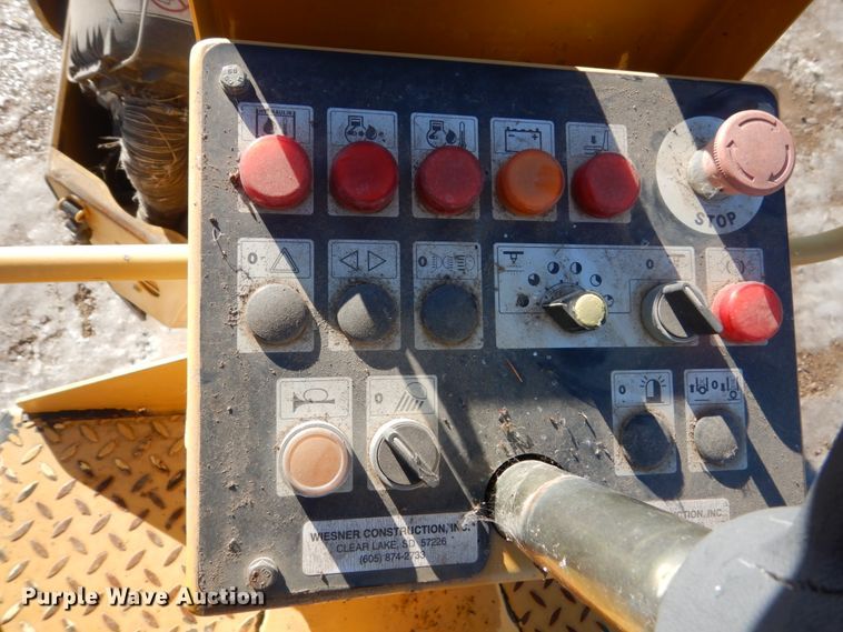 image for item HU9788 1998 Hypac C747B  vibratory double drum roller