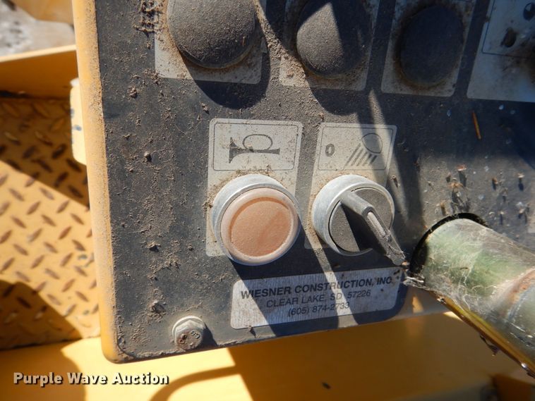 image for item HU9788 1998 Hypac C747B  vibratory double drum roller