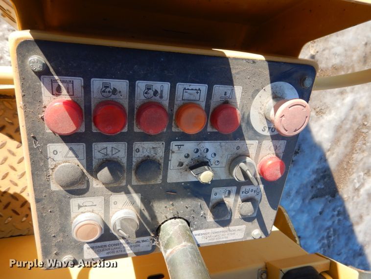 image for item HU9788 1998 Hypac C747B  vibratory double drum roller