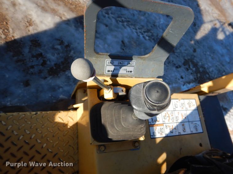 image for item HU9788 1998 Hypac C747B  vibratory double drum roller