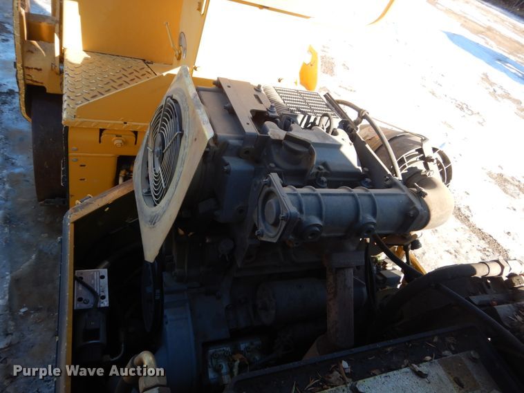 image for item HU9788 1998 Hypac C747B  vibratory double drum roller