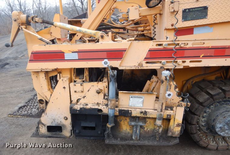 image for item HU9822 1996 Blaw Knox PF-410  paver