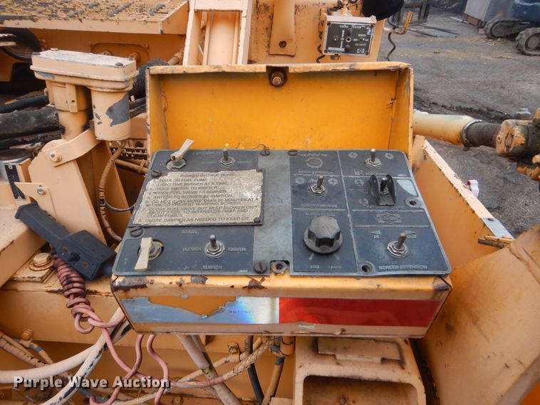 image for item HU9822 1996 Blaw Knox PF-410  paver