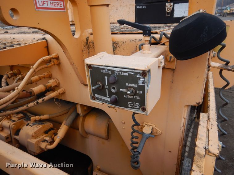 image for item HU9822 1996 Blaw Knox PF-410  paver