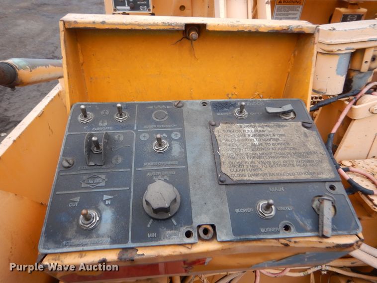 image for item HU9822 1996 Blaw Knox PF-410  paver