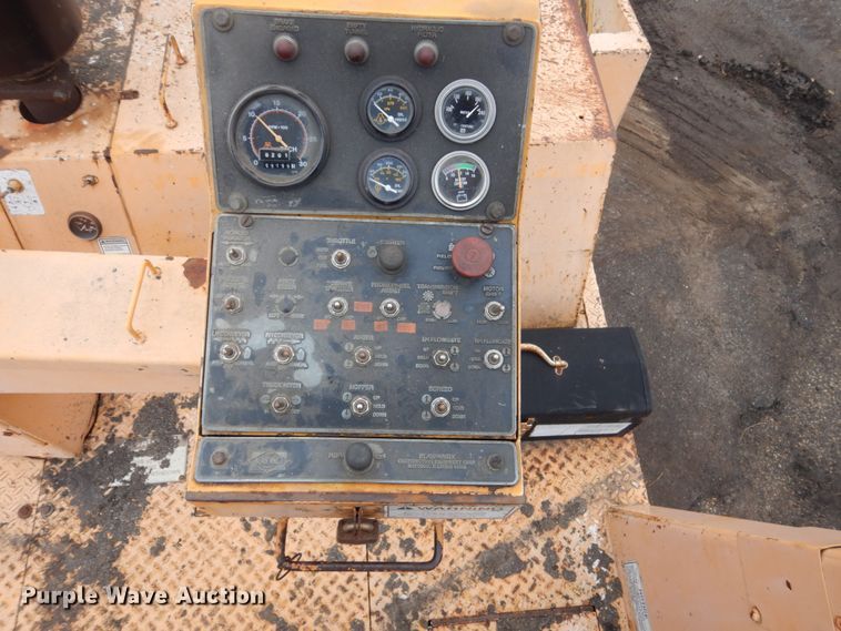 image for item HU9822 1996 Blaw Knox PF-410  paver