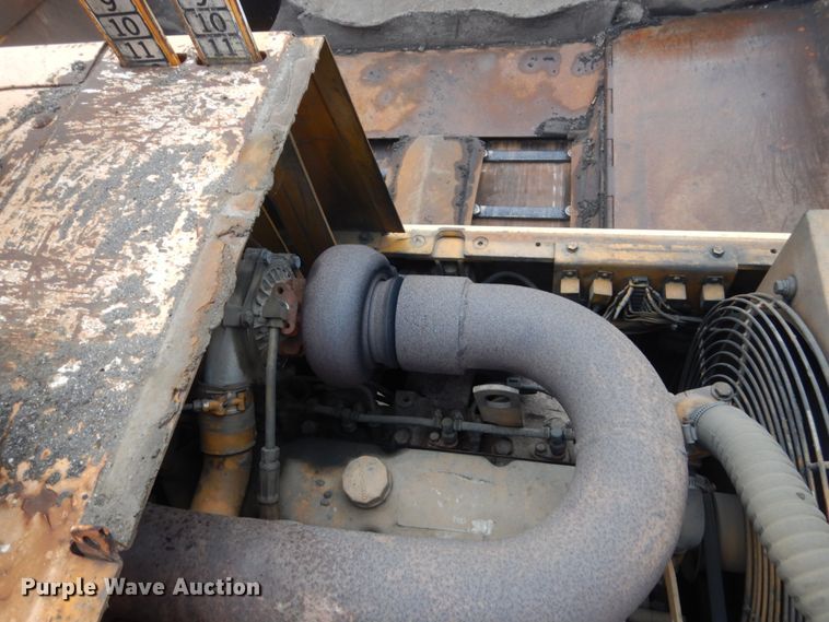 image for item HU9822 1996 Blaw Knox PF-410  paver