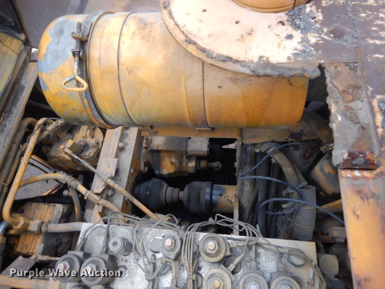 image for item HU9822 1996 Blaw Knox PF-410  paver