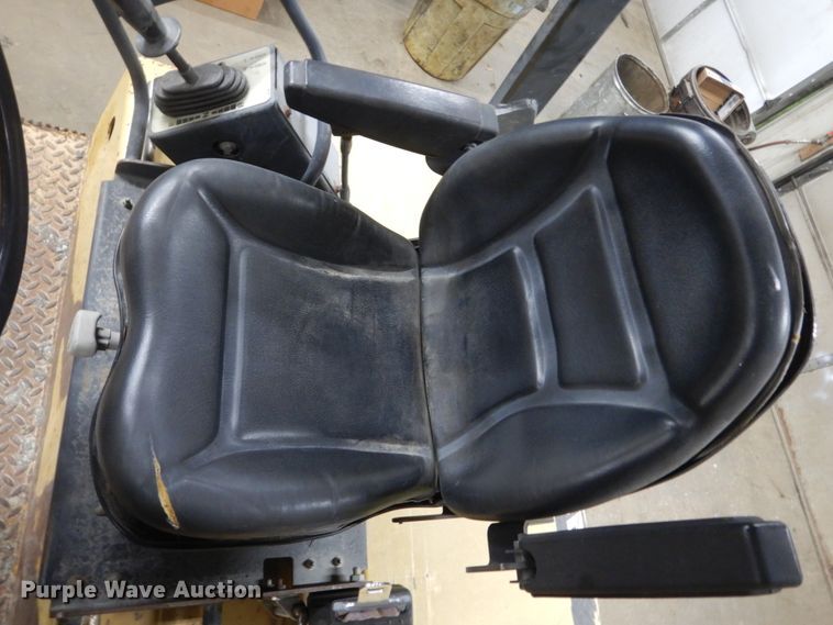 image for item HU9823 2000 Caterpillar CB-334D  vibratory double drum roller