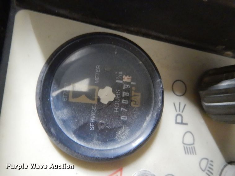 image for item HU9823 2000 Caterpillar CB-334D  vibratory double drum roller