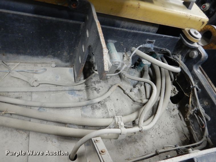 image for item HU9823 2000 Caterpillar CB-334D  vibratory double drum roller