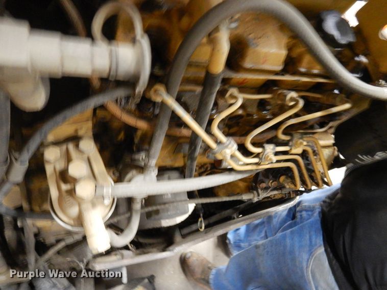 image for item HU9823 2000 Caterpillar CB-334D  vibratory double drum roller