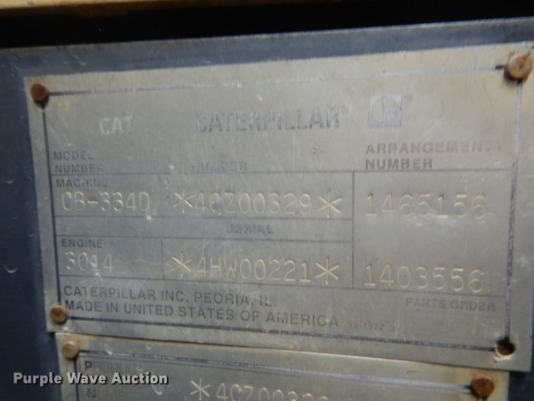 image for item HU9823 2000 Caterpillar CB-334D  vibratory double drum roller