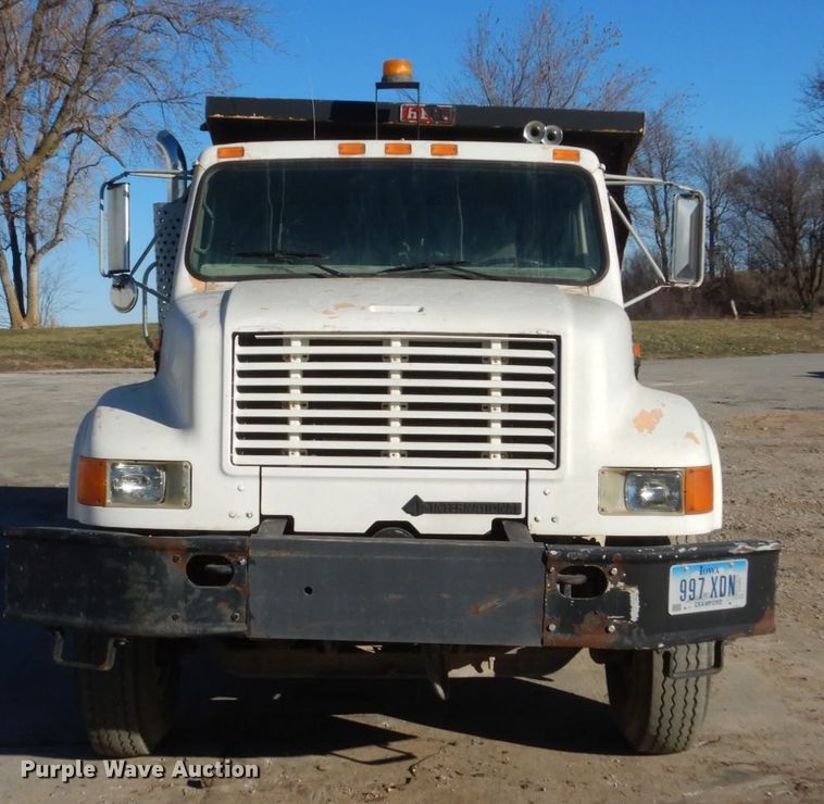 image for item HU9830 1994 International 4900  dump truck