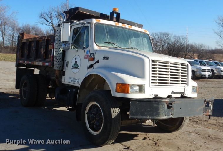 image for item HU9830 1994 International 4900  dump truck