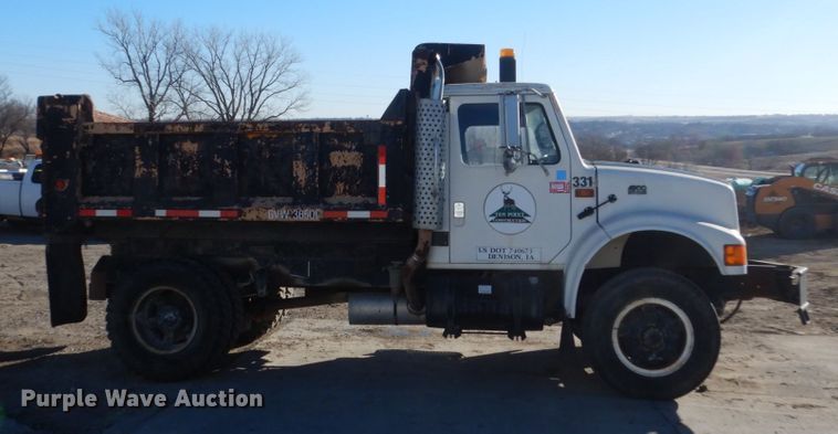 image for item HU9830 1994 International 4900  dump truck