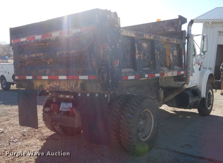 image for item HU9830 1994 International 4900  dump truck