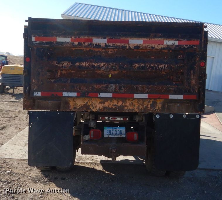 image for item HU9830 1994 International 4900  dump truck