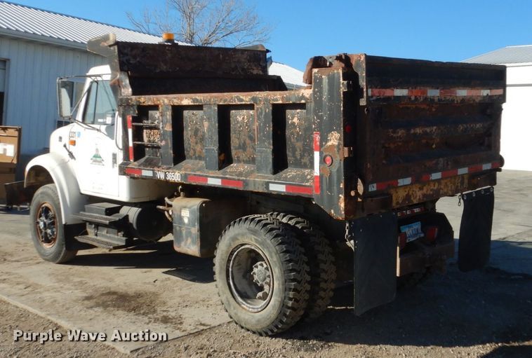 image for item HU9830 1994 International 4900  dump truck