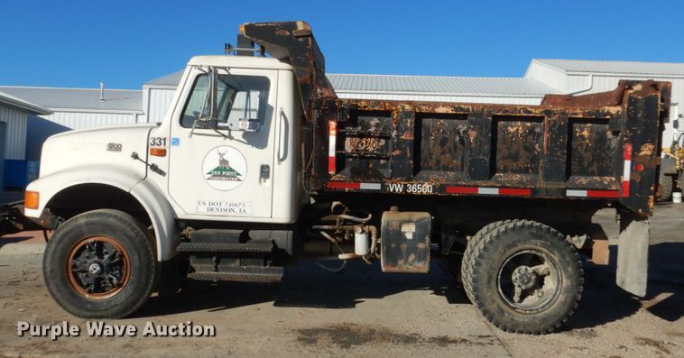 image for item HU9830 1994 International 4900  dump truck