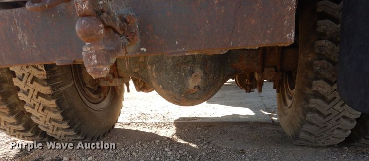 image for item HU9830 1994 International 4900  dump truck
