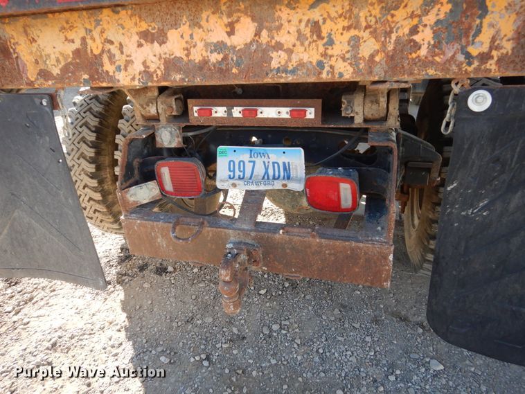 image for item HU9830 1994 International 4900  dump truck