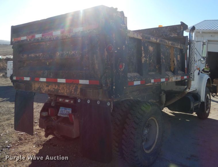 image for item HU9830 1994 International 4900  dump truck