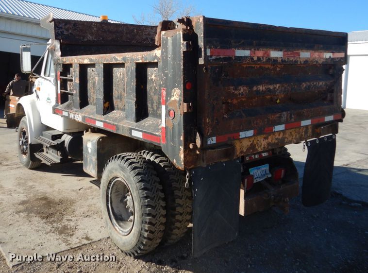 image for item HU9830 1994 International 4900  dump truck