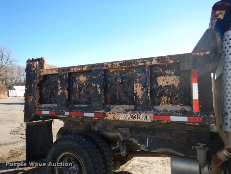 image for item HU9830 1994 International 4900  dump truck