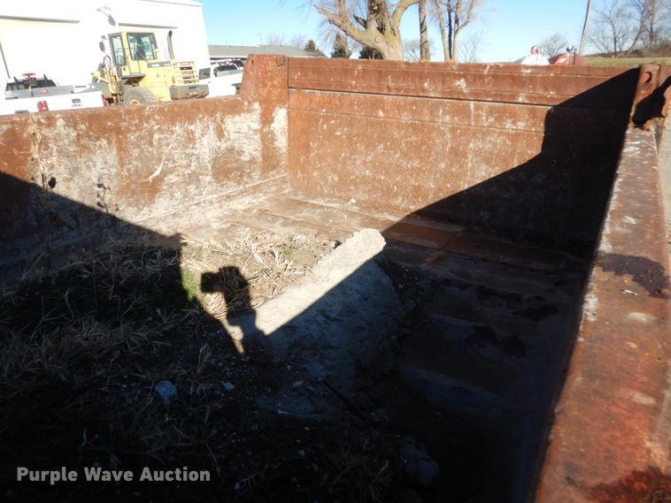 image for item HU9830 1994 International 4900  dump truck