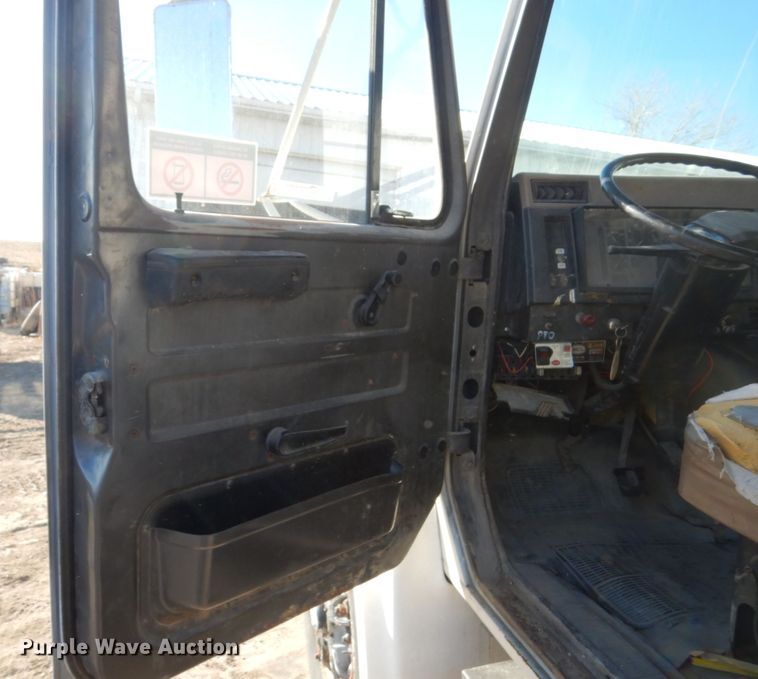 image for item HU9830 1994 International 4900  dump truck