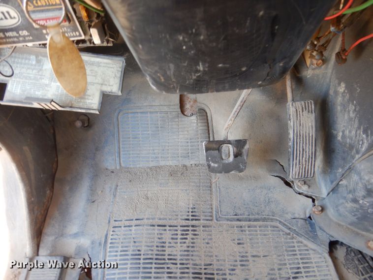 image for item HU9830 1994 International 4900  dump truck