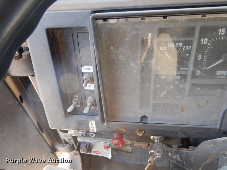 image for item HU9830 1994 International 4900  dump truck