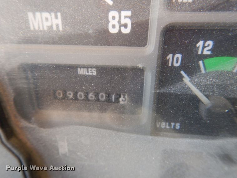 image for item HU9830 1994 International 4900  dump truck