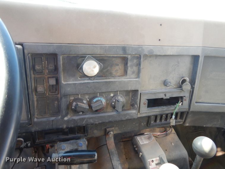 image for item HU9830 1994 International 4900  dump truck