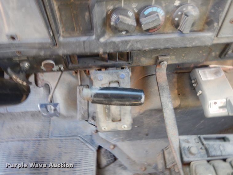 image for item HU9830 1994 International 4900  dump truck