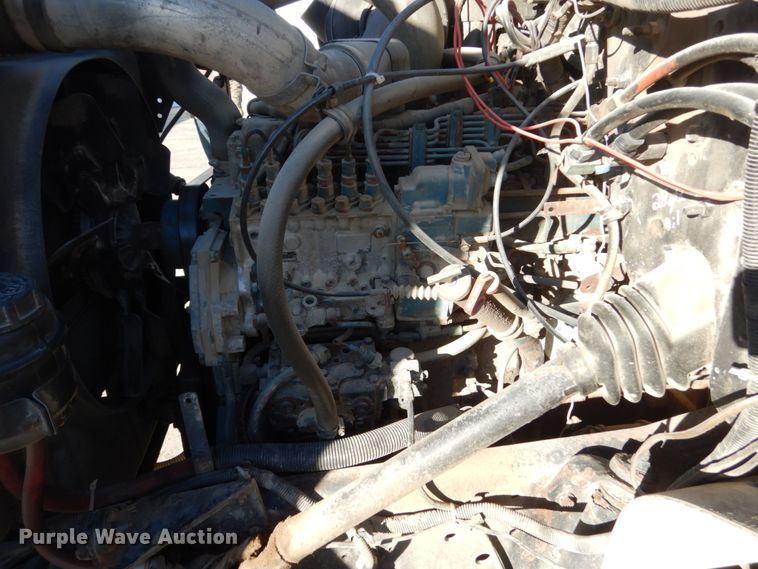 image for item HU9830 1994 International 4900  dump truck