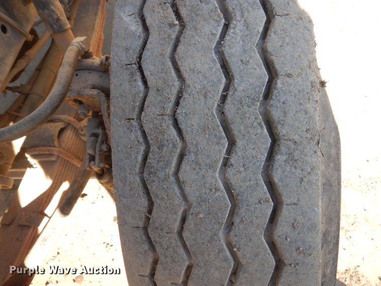 image for item HU9830 1994 International 4900  dump truck