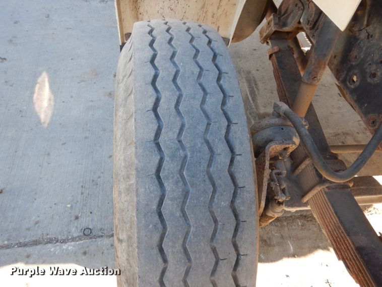 image for item HU9830 1994 International 4900  dump truck