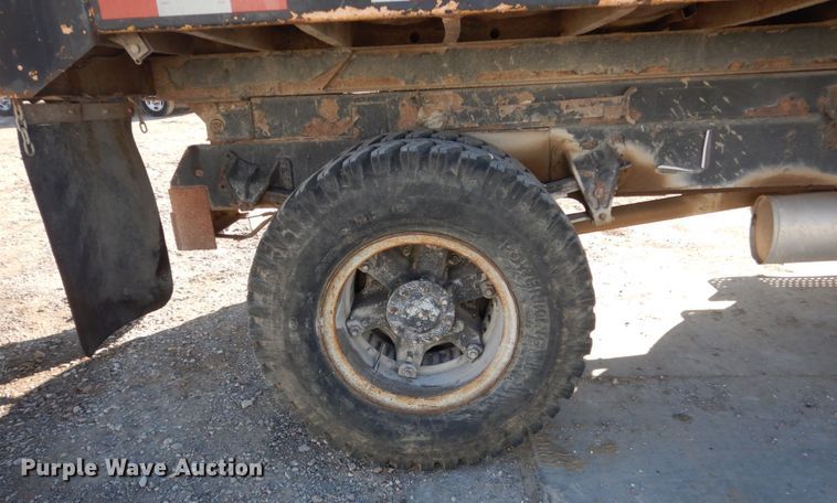 image for item HU9830 1994 International 4900  dump truck