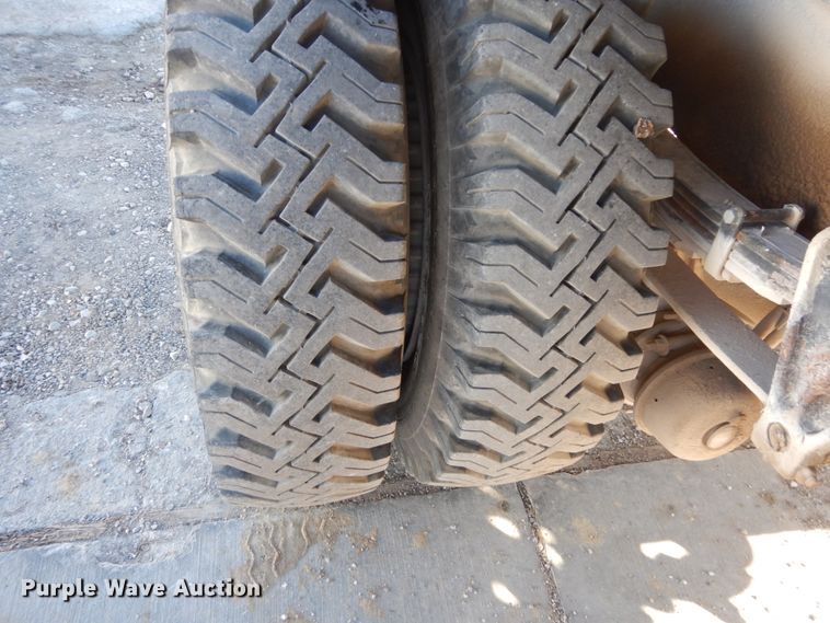 image for item HU9830 1994 International 4900  dump truck