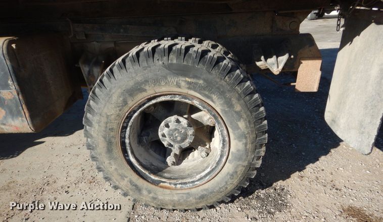 image for item HU9830 1994 International 4900  dump truck