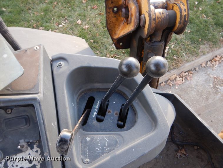 image for item HU9857 2006 John Deere 310G  backhoe