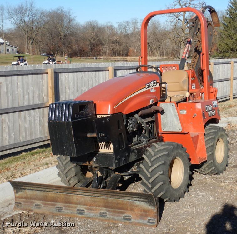 image for item HU9864 2004 Ditch Witch RT40  trencher