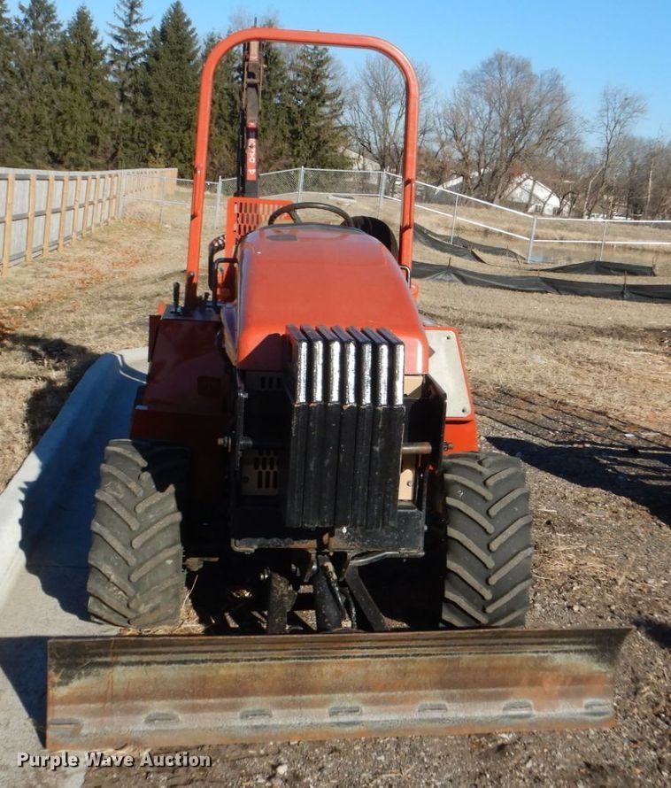 image for item HU9864 2004 Ditch Witch RT40  trencher