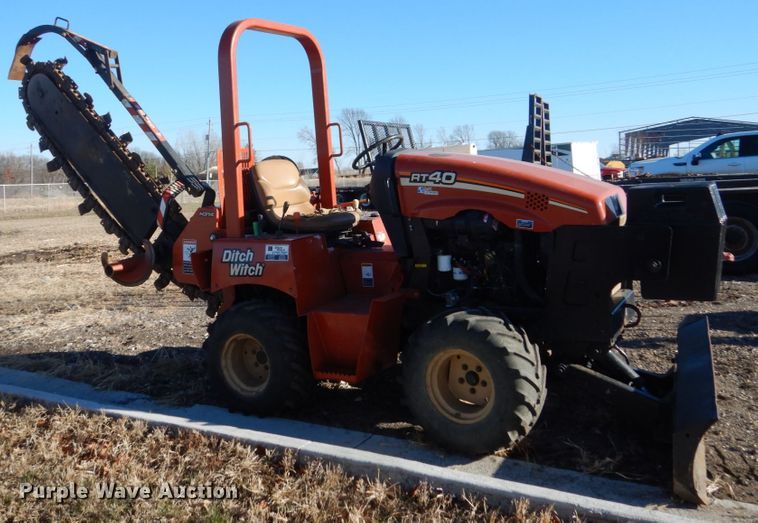 image for item HU9864 2004 Ditch Witch RT40  trencher