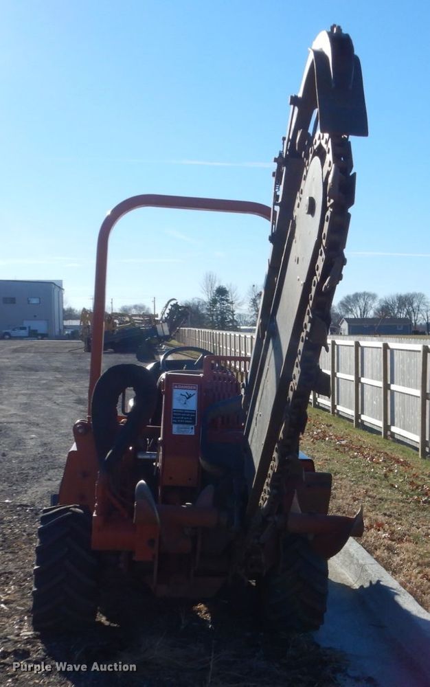 image for item HU9864 2004 Ditch Witch RT40  trencher